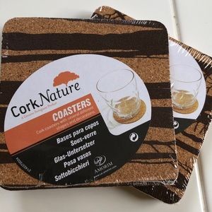 NWT Eight natural cork coasters brown design
